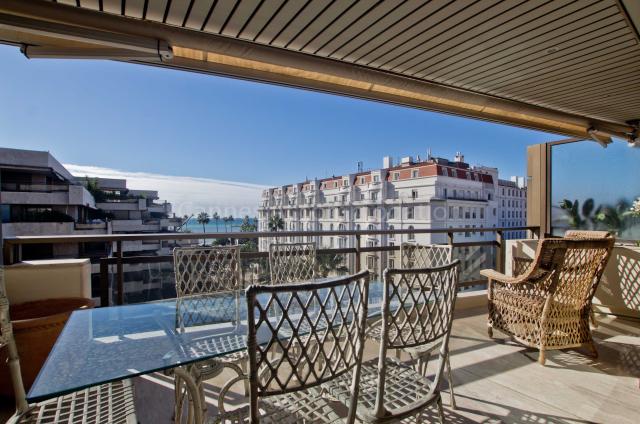 Location appartement Régates Royales de Cannes 2024 J -142 - Details - GRAY 6B4